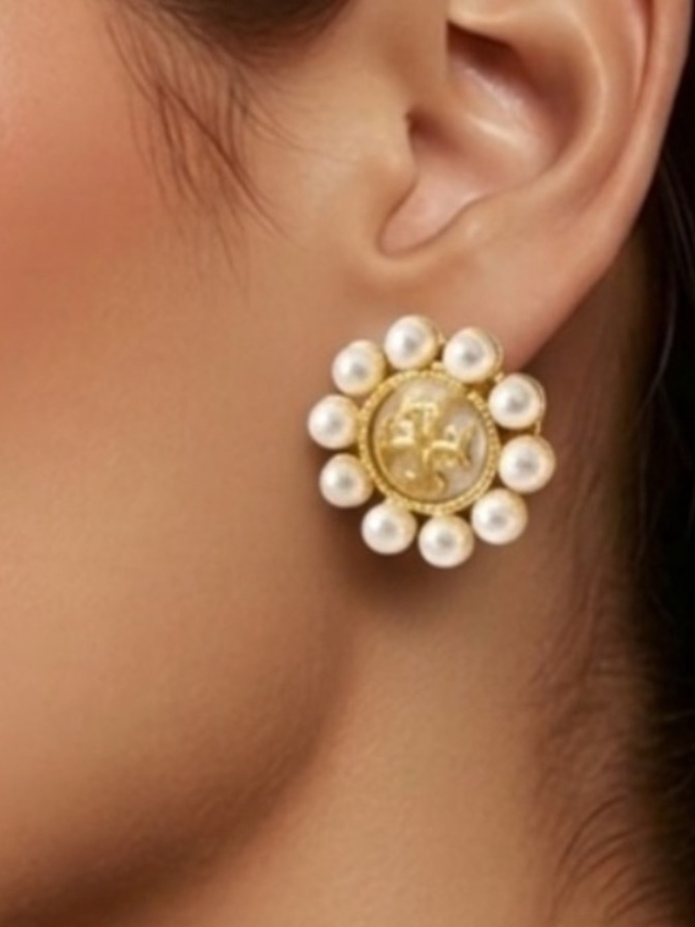 ❌Price Drop ❌Tori Burch Logo Plaque-Pearl Detailing Earrings.